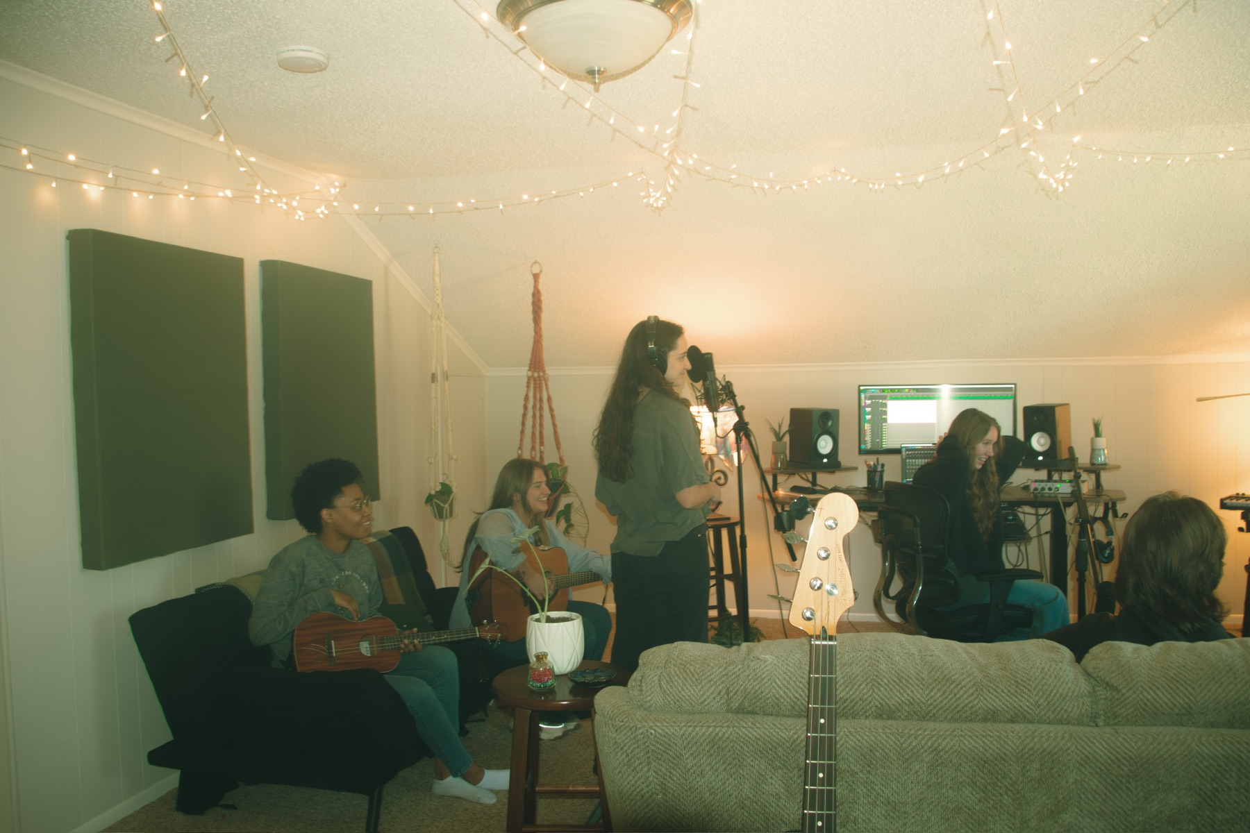 A live tracking session in the Garden House lounge
